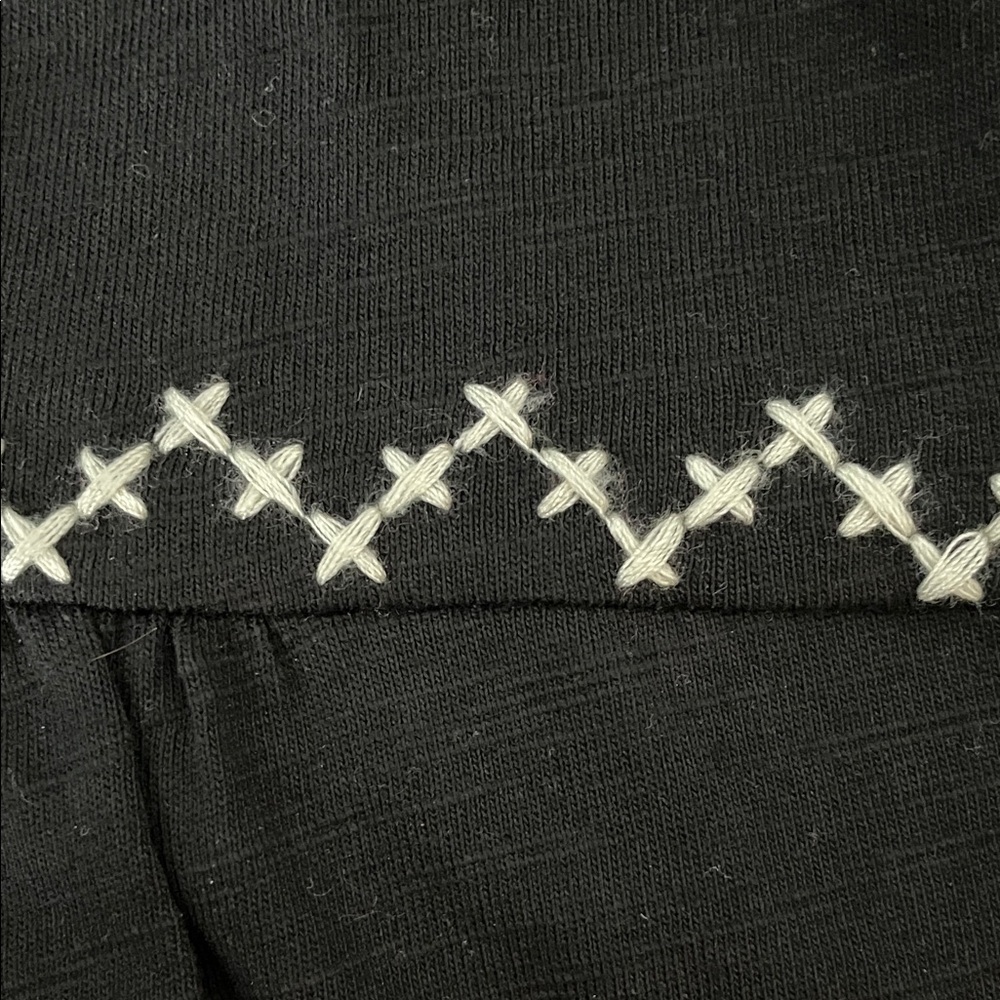 Women’s Doe & Rae Black Top with White Embroidery size small - Picture 3 of 6